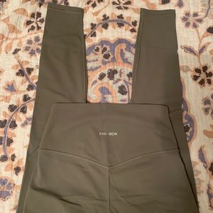 Paragon esssntial leggings